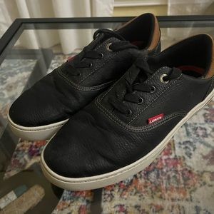 Levi low top casual black leather sneaker